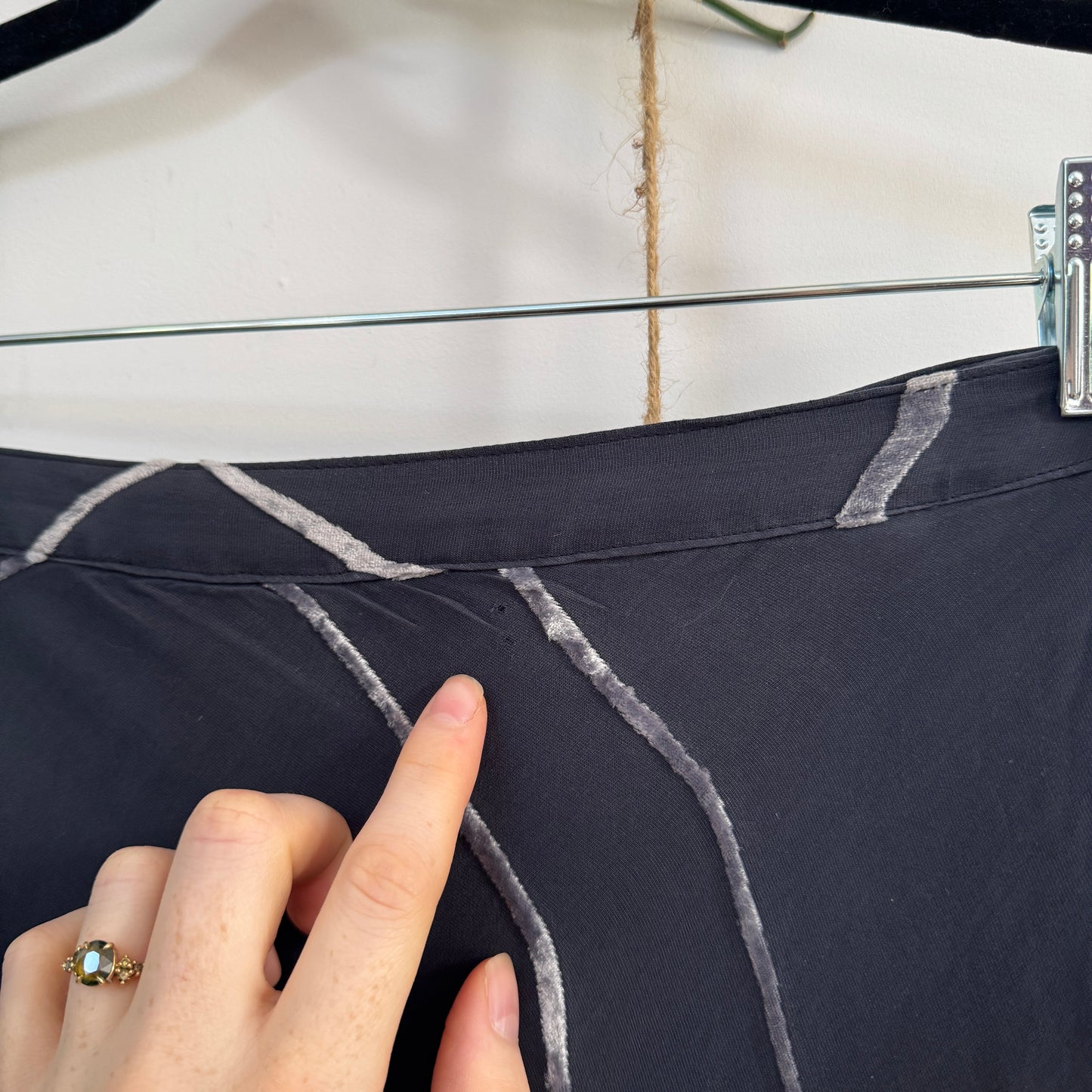 Grey velvet embossed skirt - size M