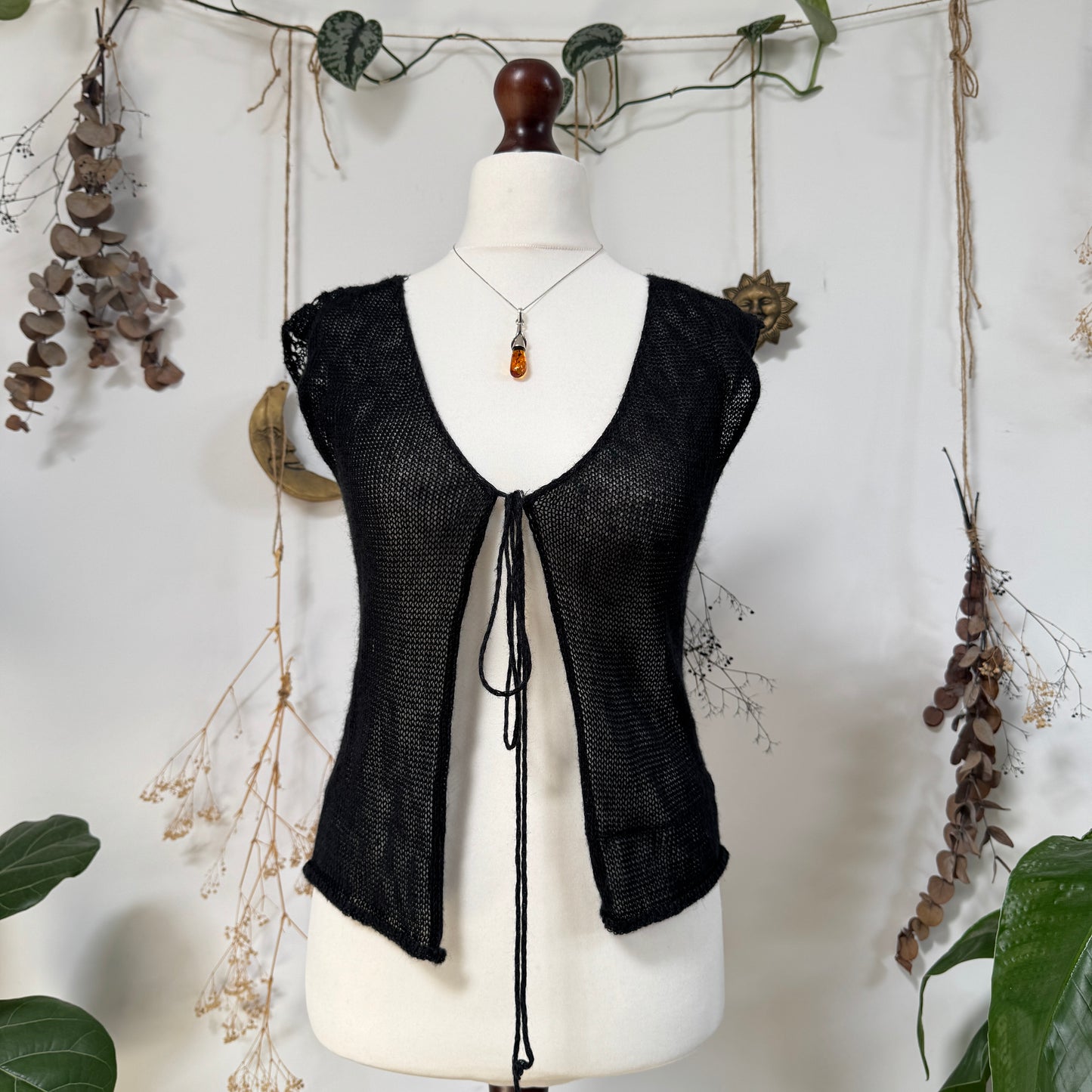 Black knit waistcoat - size M