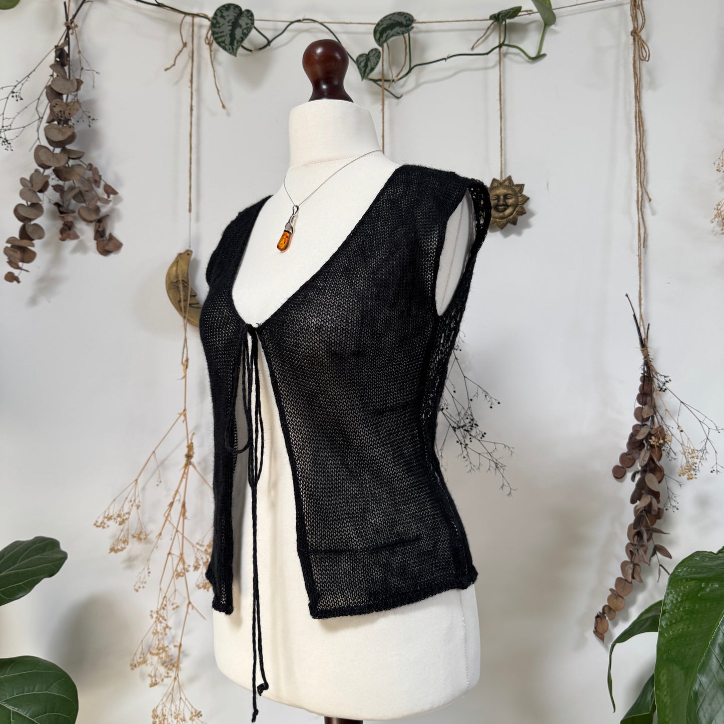 Black knit waistcoat - size M