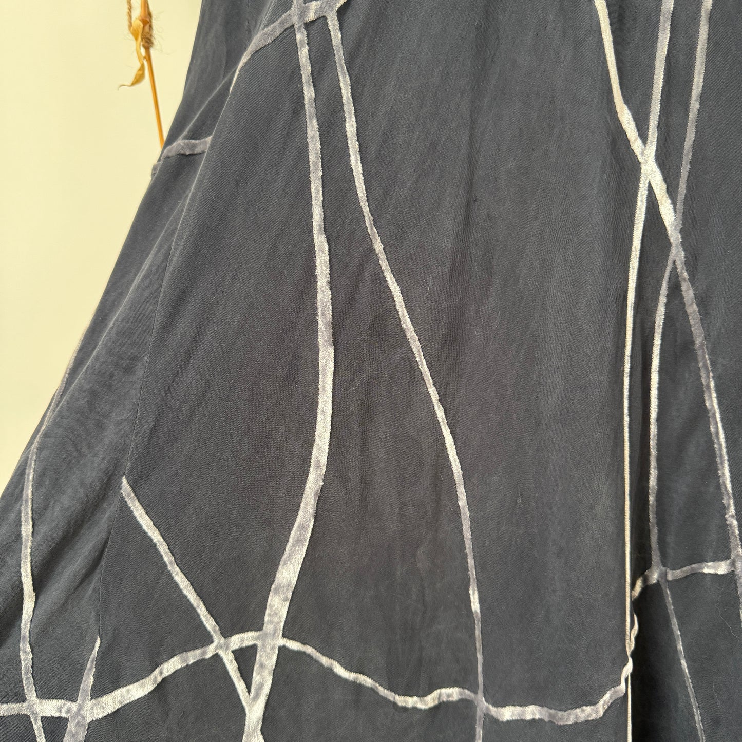 Grey velvet embossed skirt - size M