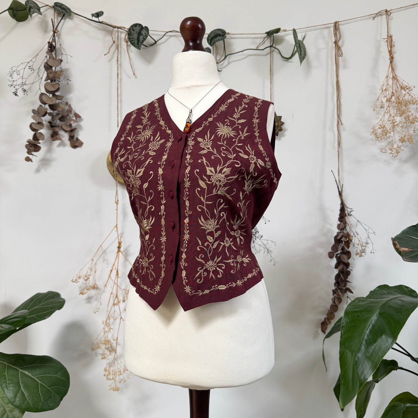 Embroidered waistcoat - size M/L