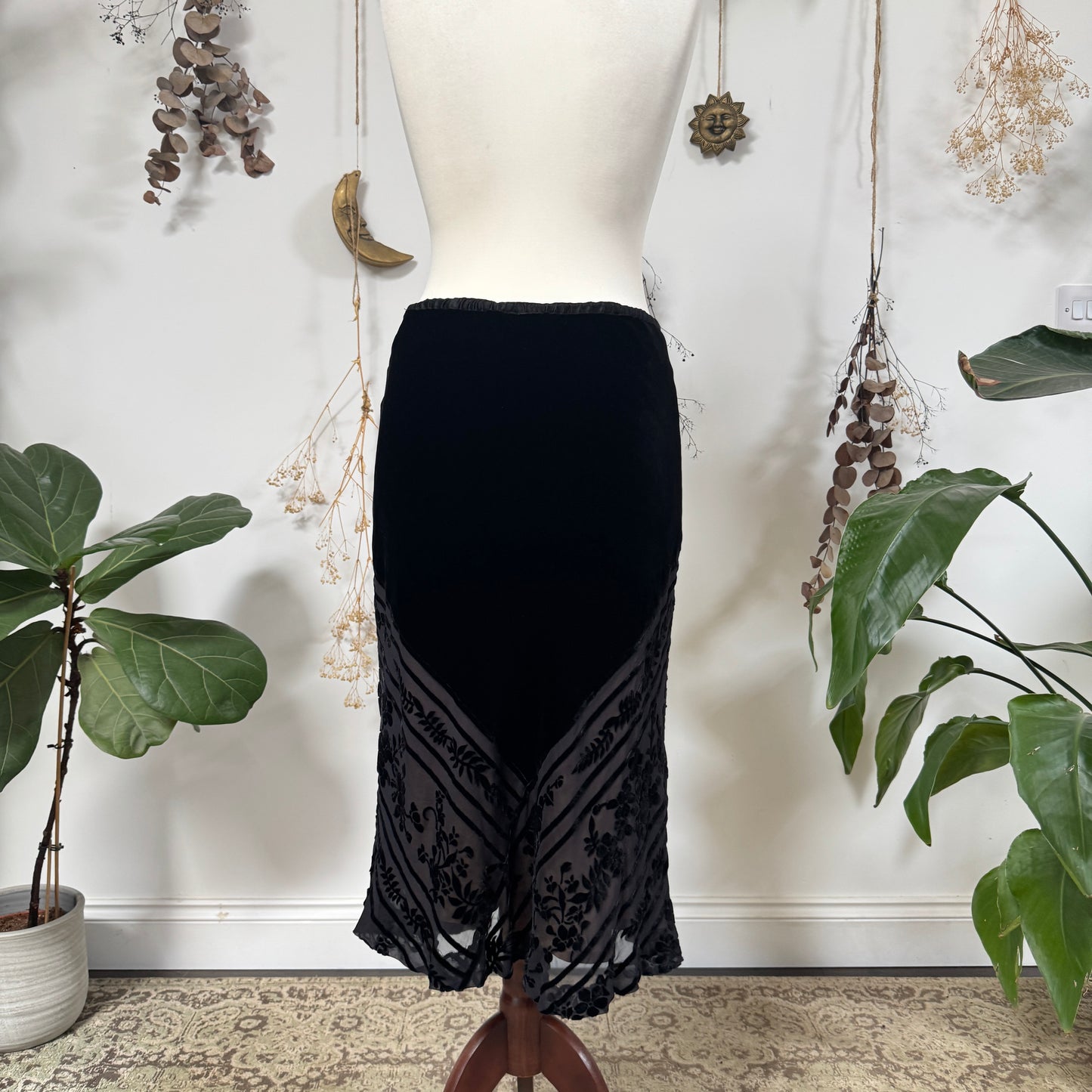 Black velvet skirt - size M