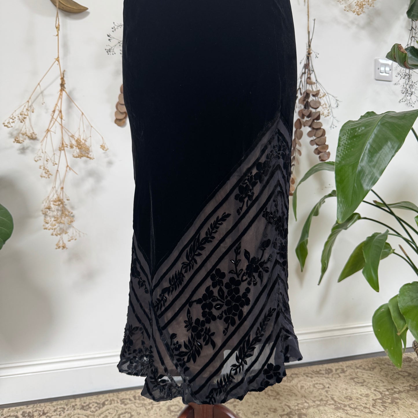 Black velvet skirt - size M