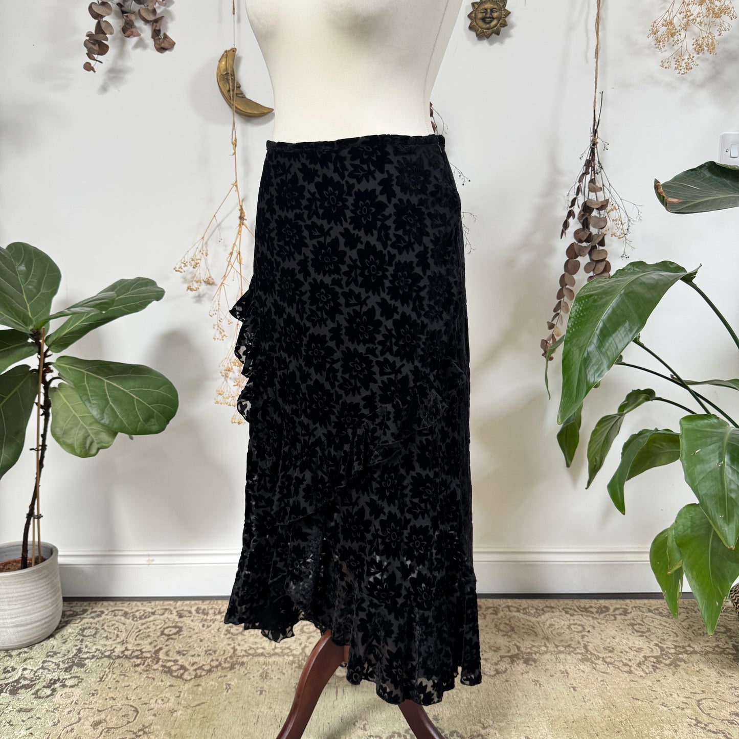 Black velvet skirt - size M