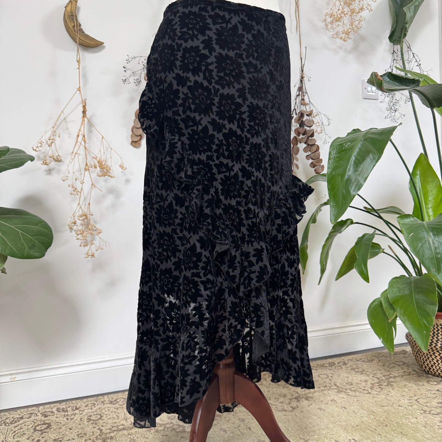 Black velvet skirt - size M