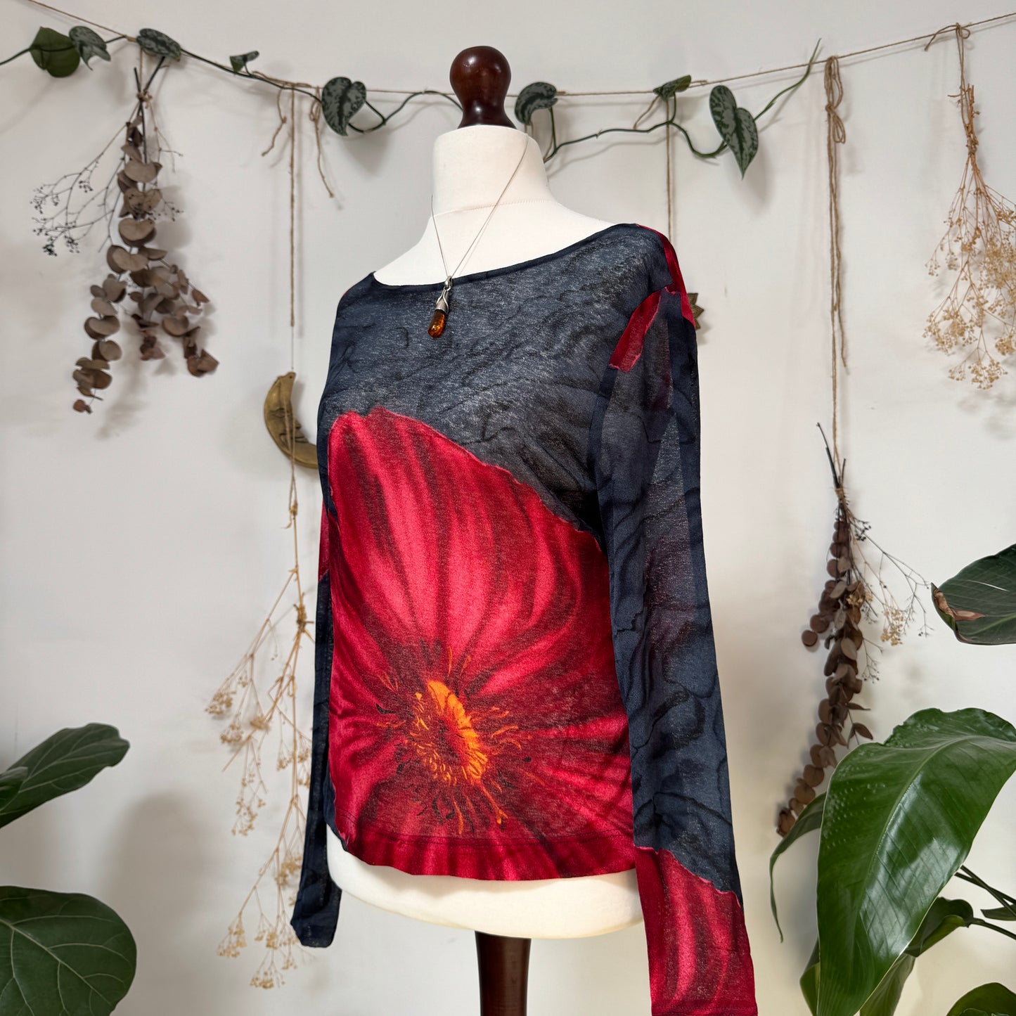 Floral mesh top - size L/XL