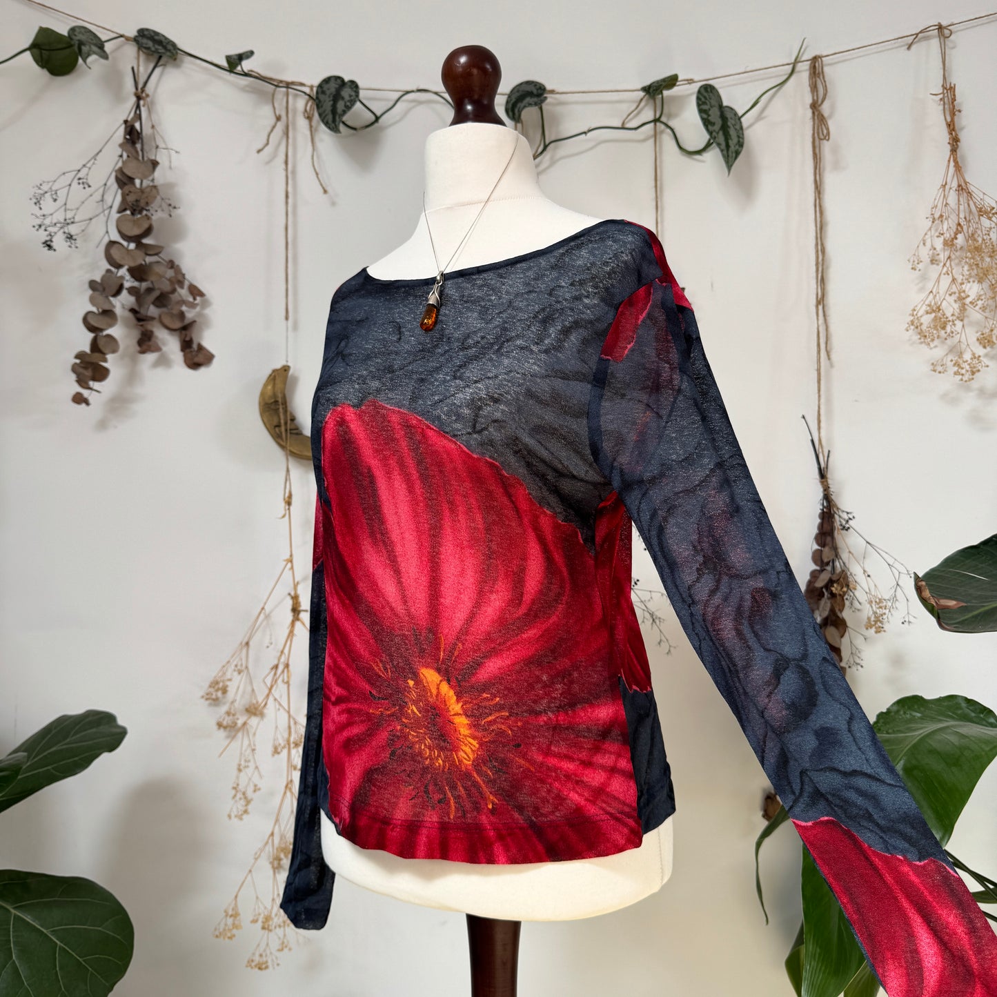 Floral mesh top - size L/XL