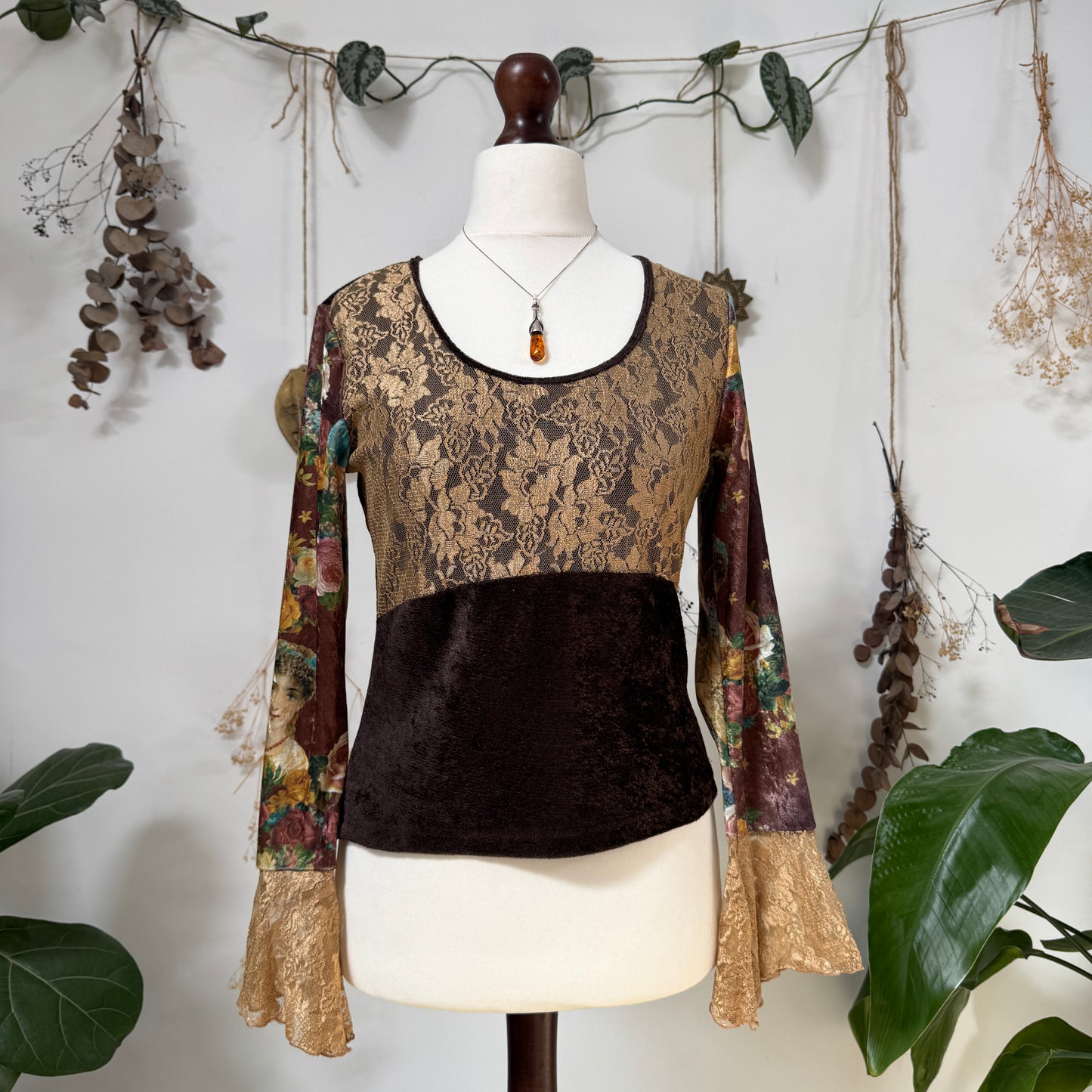 Velvet lace top - size M/L