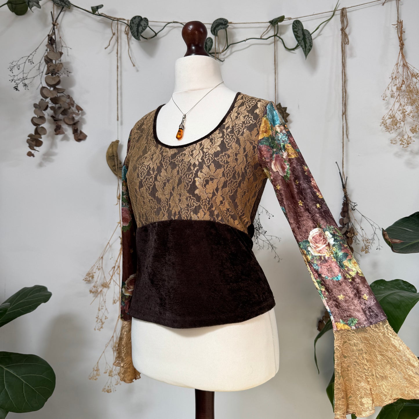 Velvet lace top - size M/L