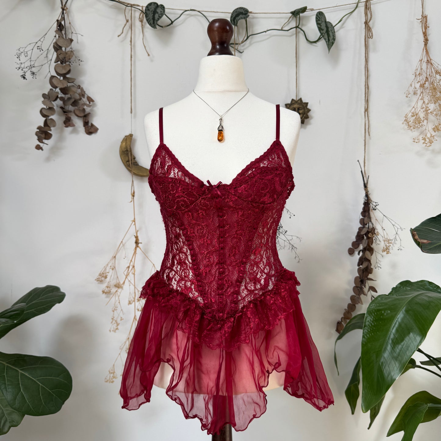 Red lace bodice - size M