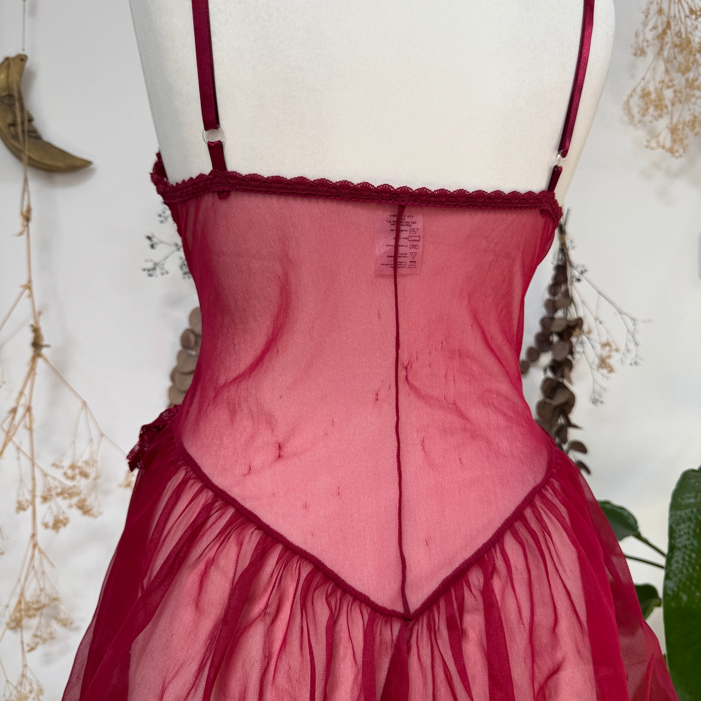 Red lace bodice - size M