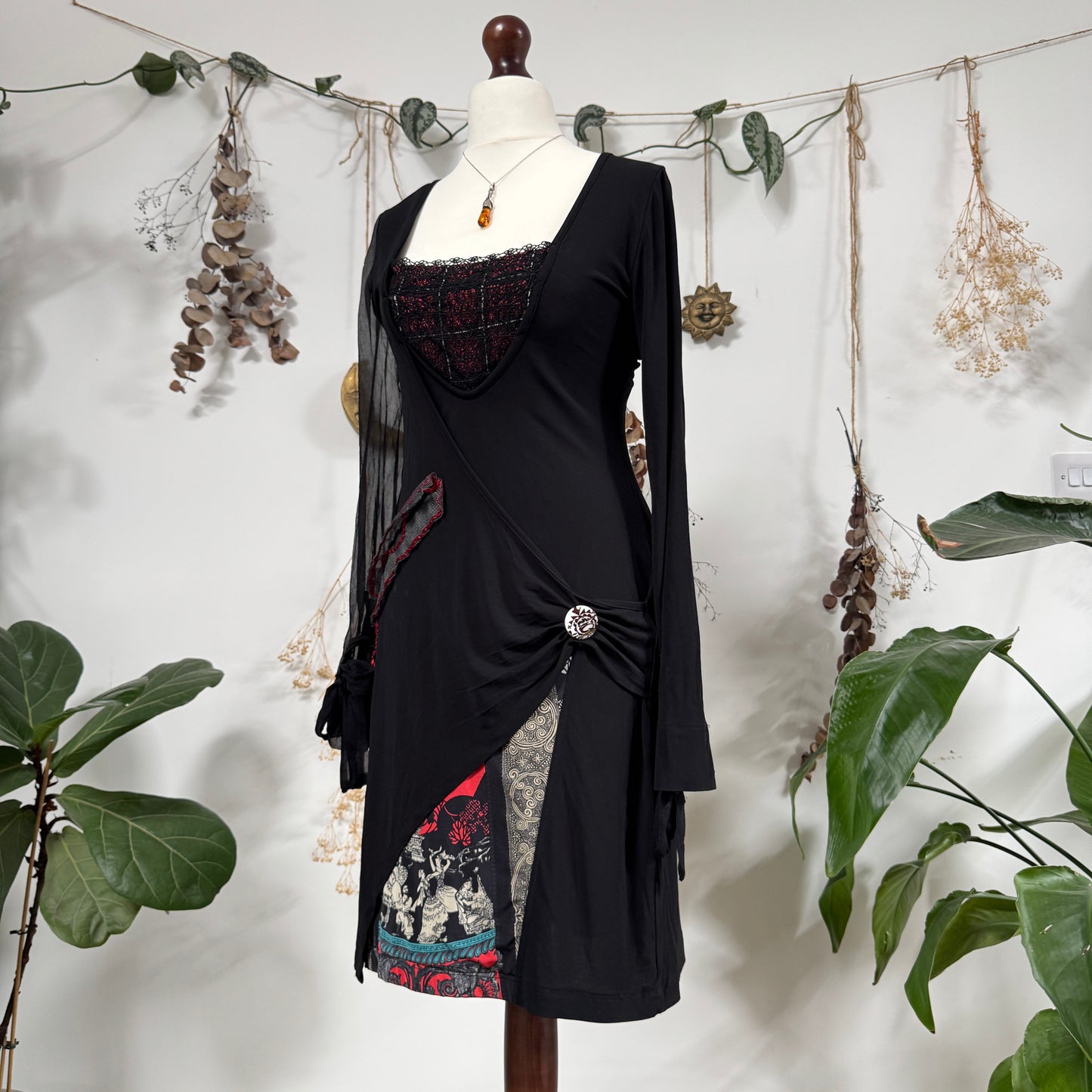 Save the Queen dress - size M/L