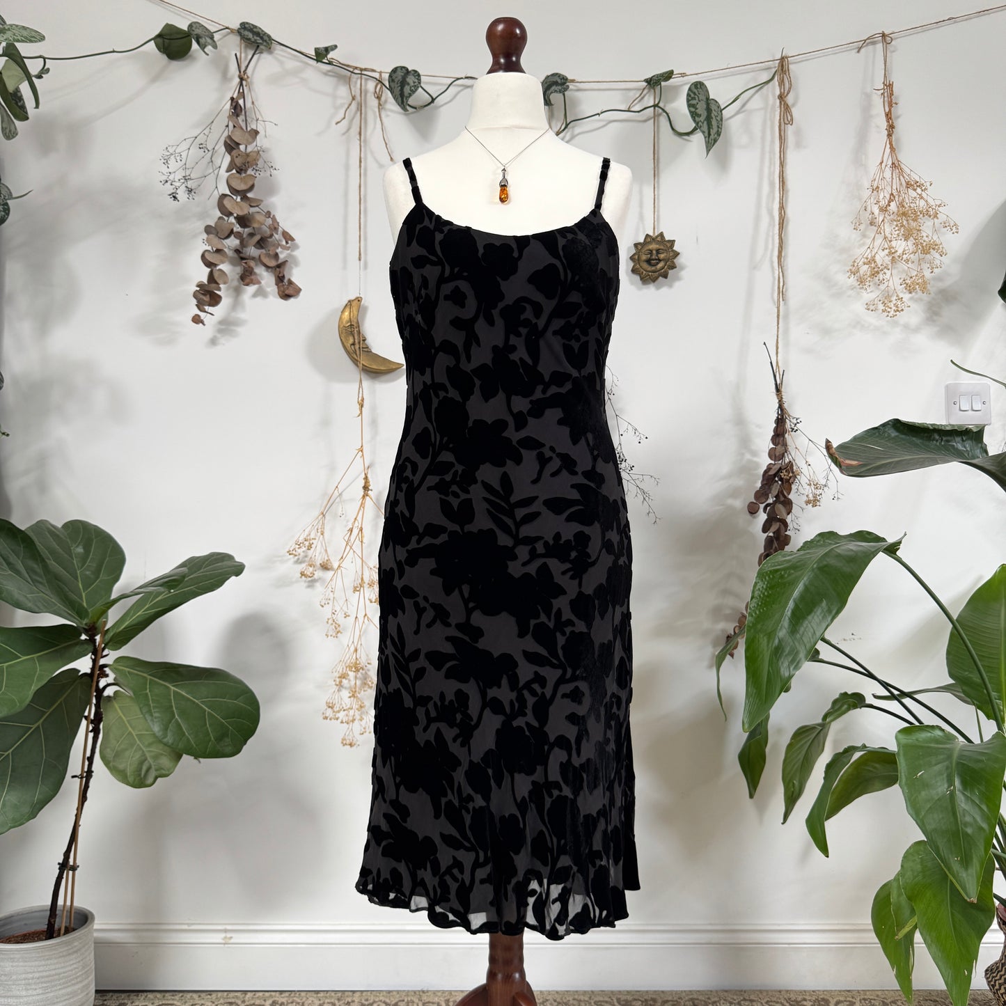 Black velvet dress - size M