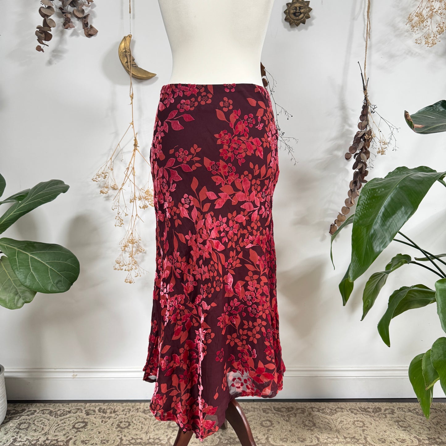 Raspberry velvet embossed skirt - size M/L
