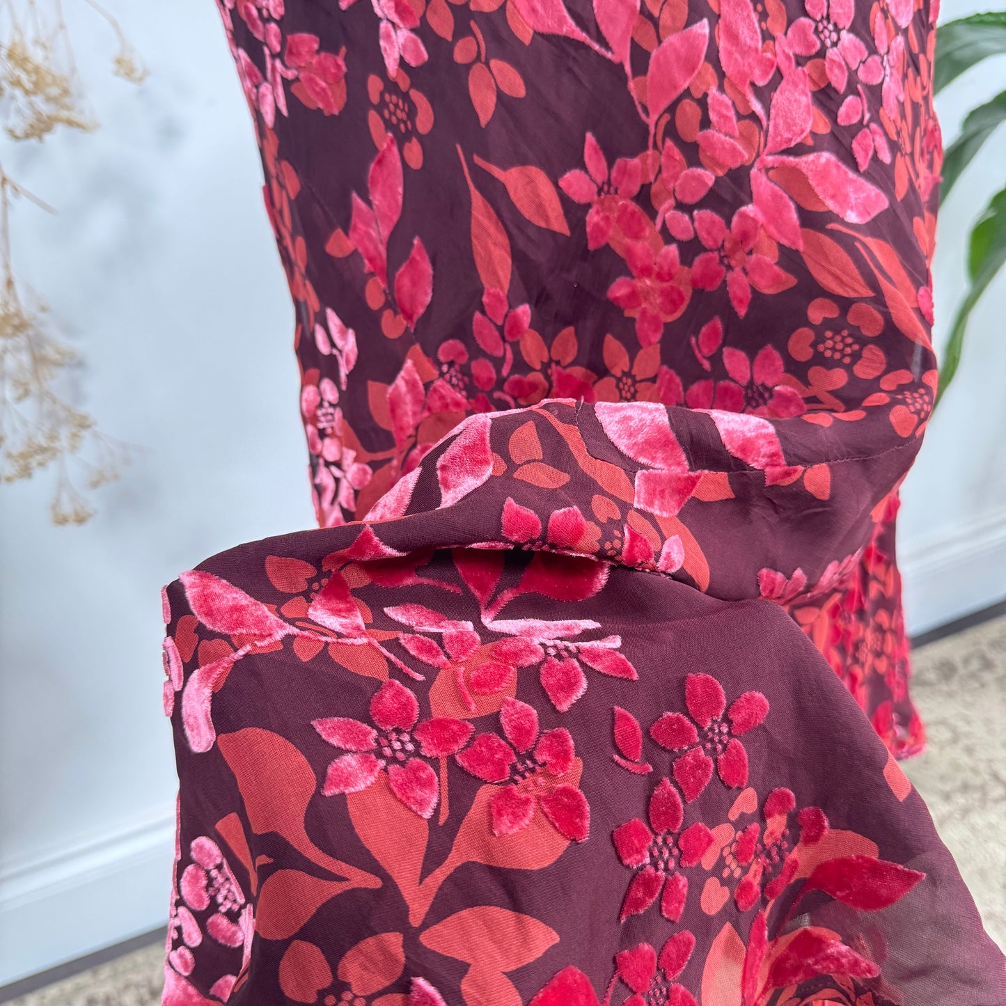 Raspberry velvet embossed skirt - size M/L