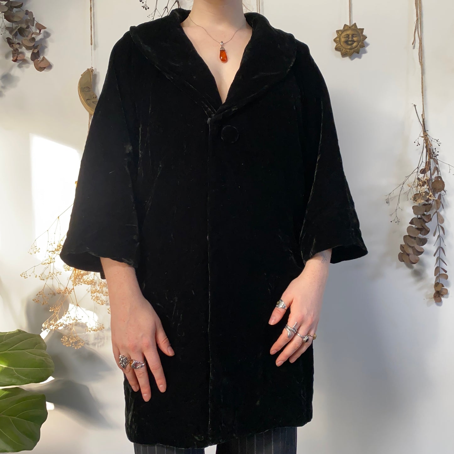 Black velvet kimono jacket size L ofearthvintage
