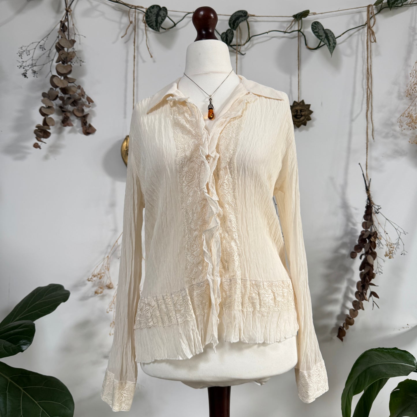 Cream crinkle blouse - size M