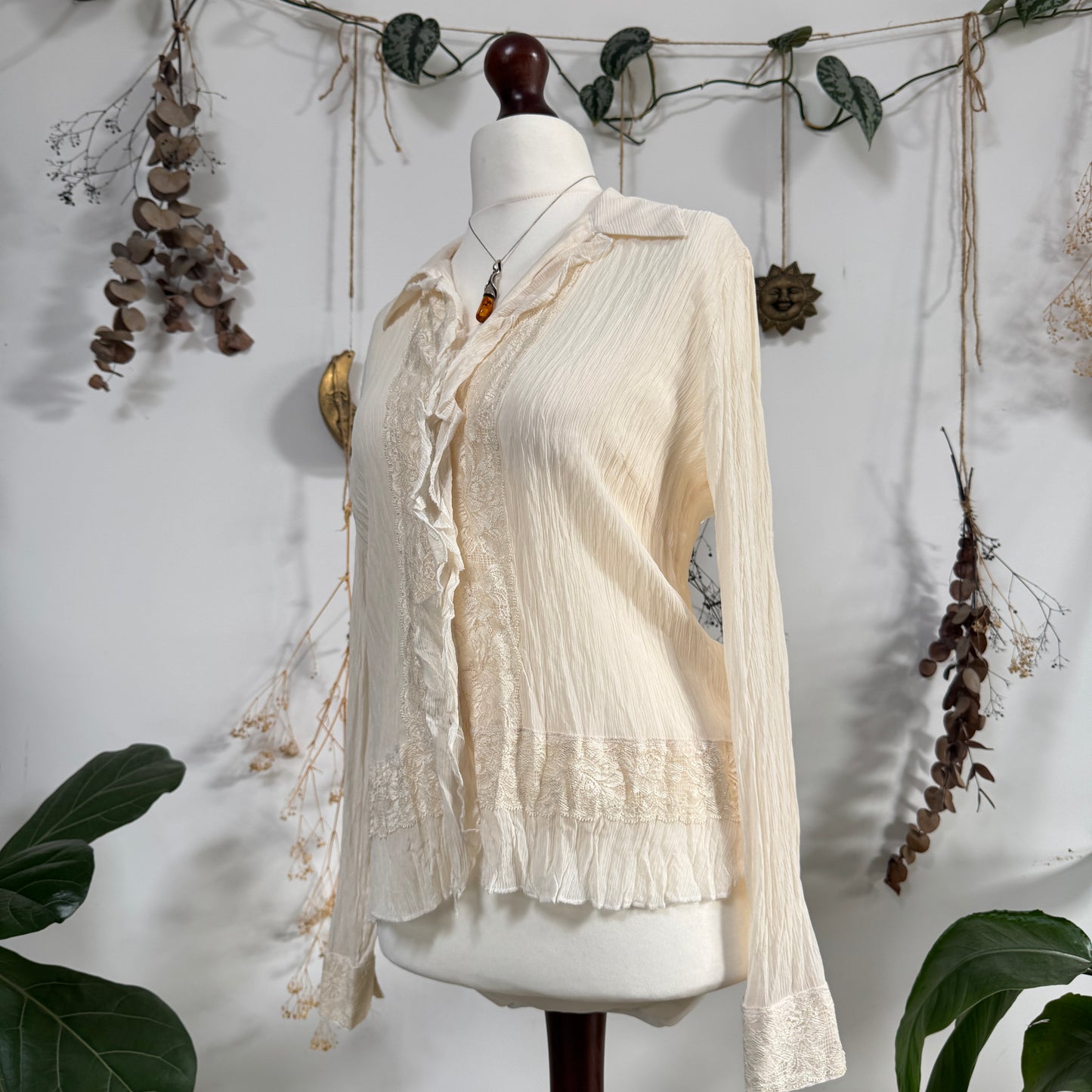 Cream crinkle blouse - size M