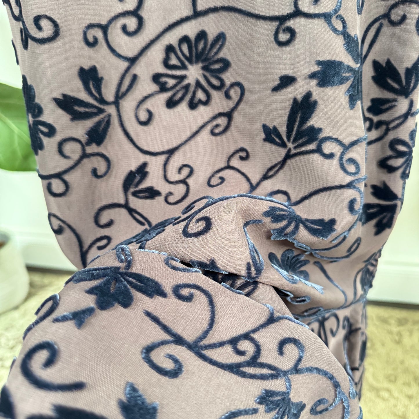 Velvet embossed dress - size M