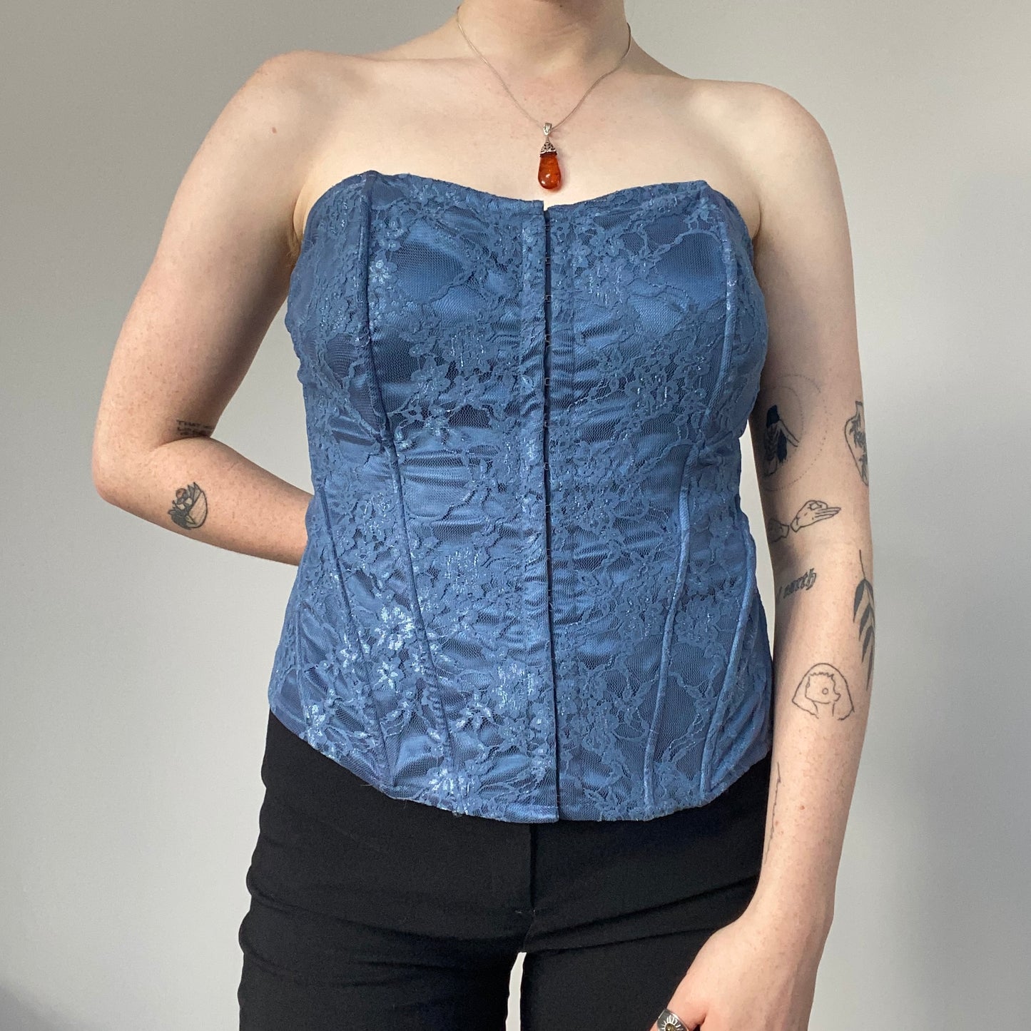 Y2K blue lace corset - size 16