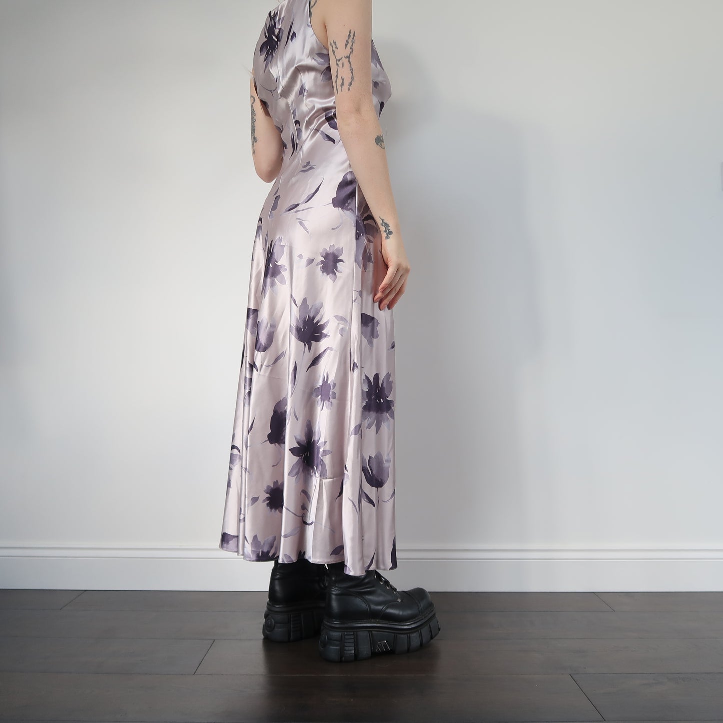 Silky floral dress - size 10