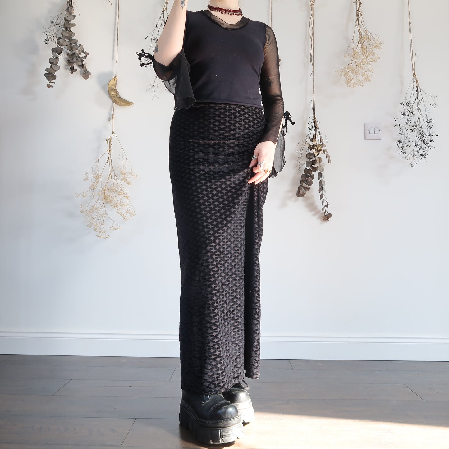 Black velvet skirt - size 10