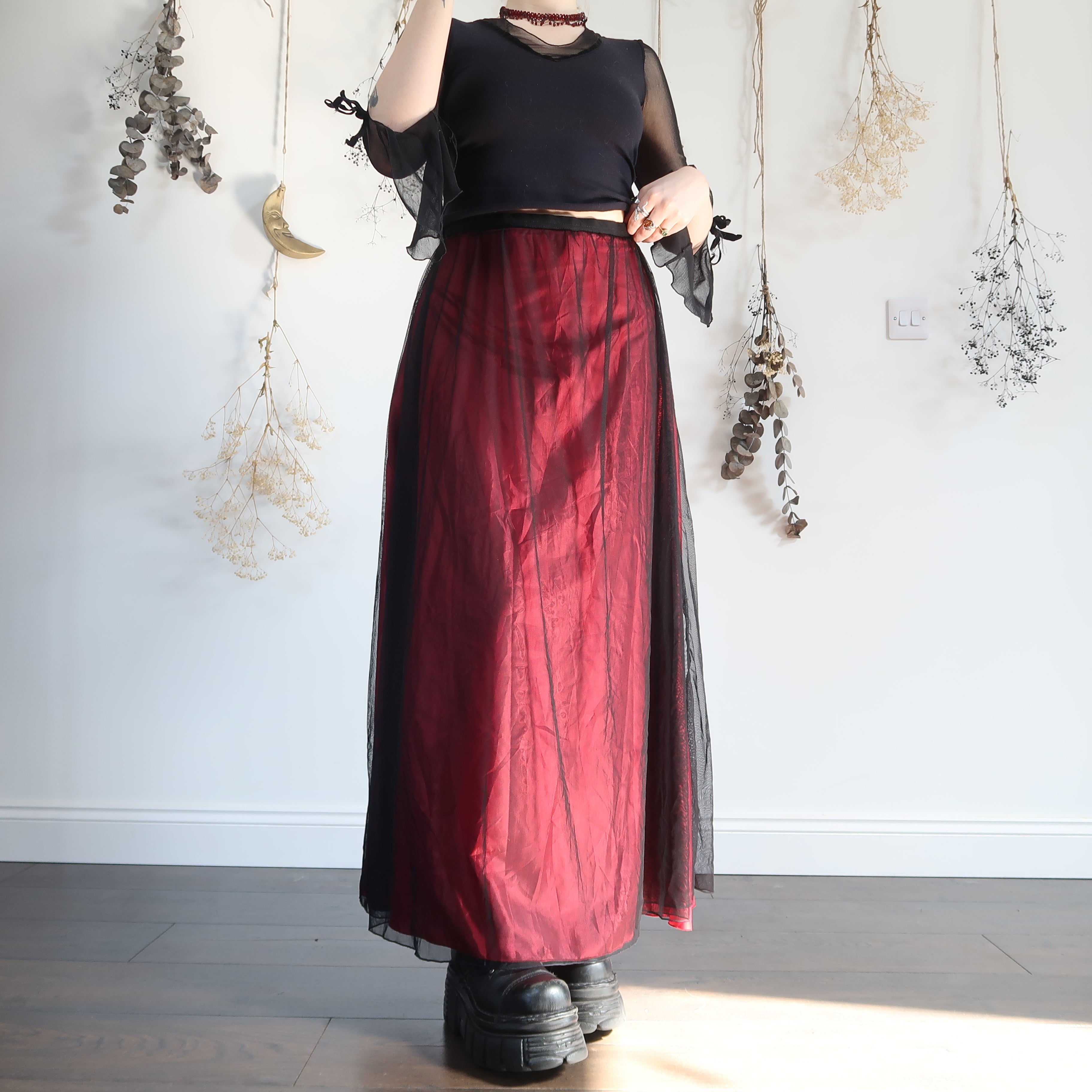 Black long skirt and best sale red top